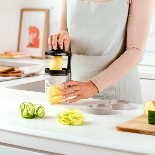 Tiszta munka az 550 ml-es gyűjtőedénynek köszönhetően