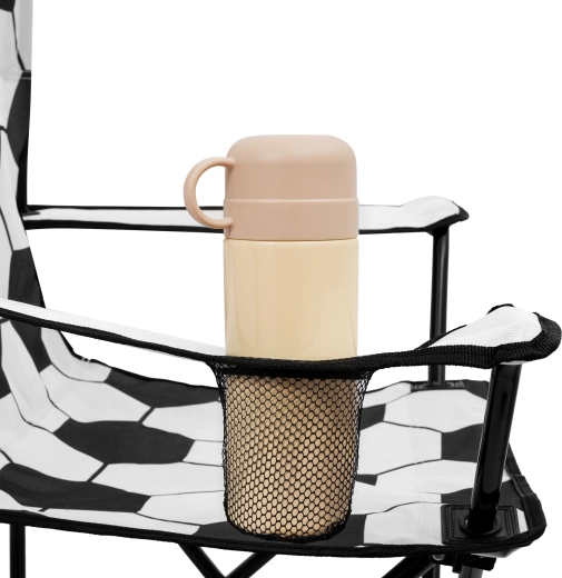 Integrált pohártartó a kartámaszban