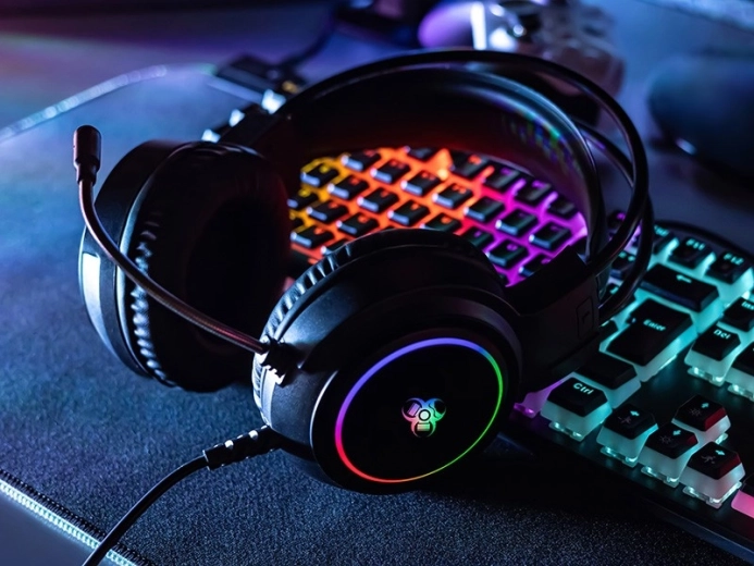 RGB világítás és tiszta kommunikáció