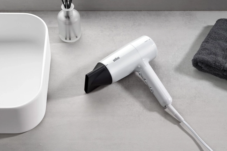 Összecsukható fogantyú a kényelmes utazáshoz