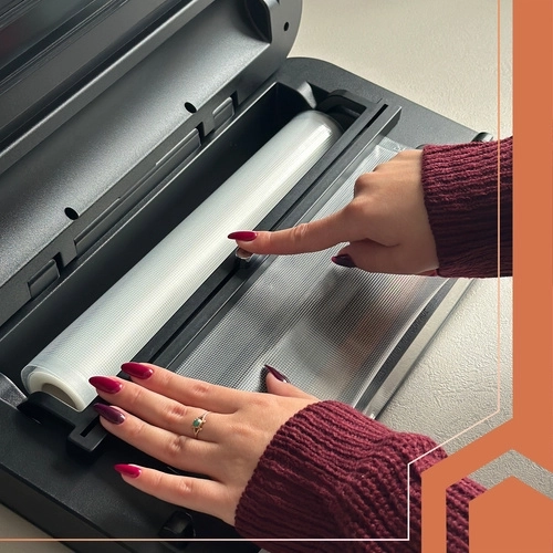 Beépített vágó és tekercstartó