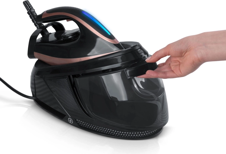 Kivehető 1,5 l-es tartály a hosszan tartó vasaláshoz