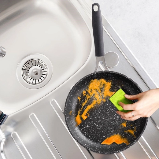 Tapadásmentes felület a könnyű főzéshez és tisztításhoz