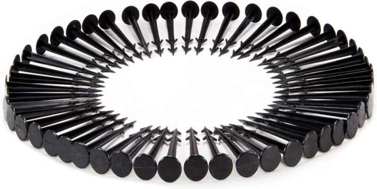 Megbízható rögzítés a csomagban található 50 tüskének köszönhetően