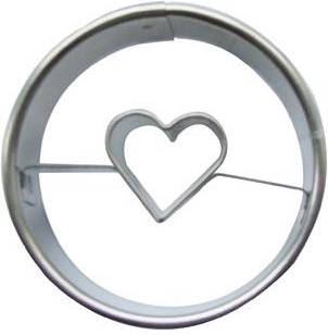 Kekszkiszúró kör alakban szívecskével