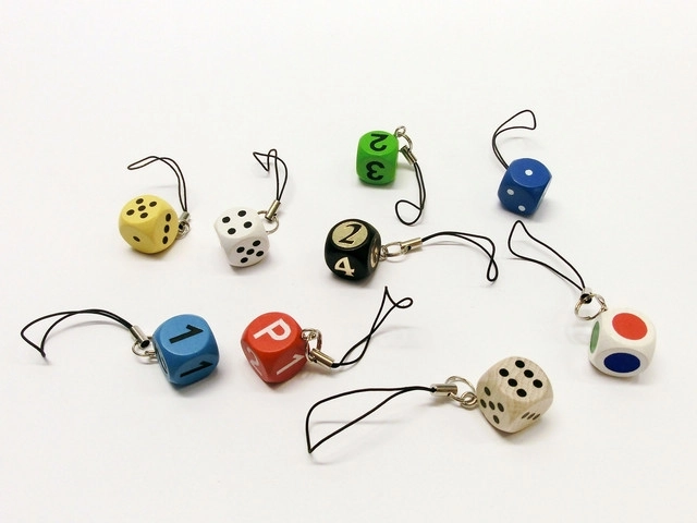 Detoa kocka kulcstartó – színes függő kulcsokra