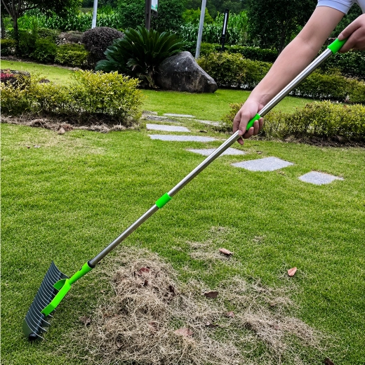Kézi gyepszellőztető (vertikutátor) billenő gereblyékkel 130 cm - 1 db
