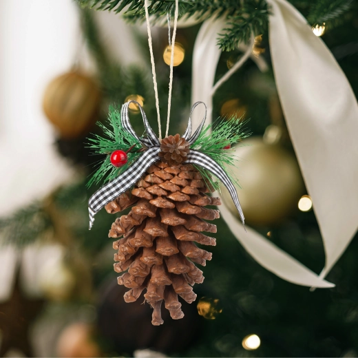 Karácsonyi tobozdíszek piros bogyókkal, 2 db