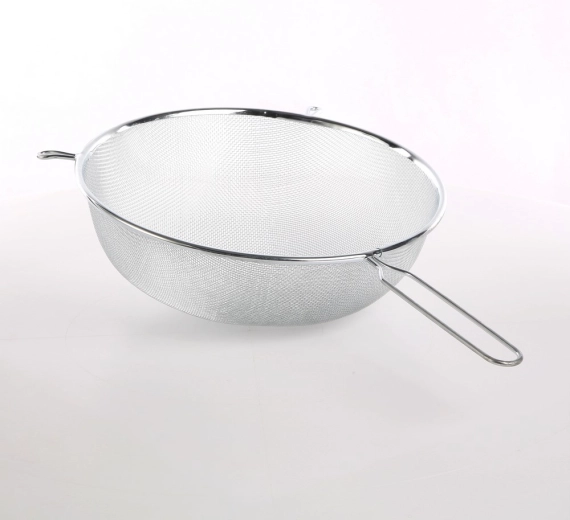 Fém konyhai szűrő nyéllel, 26 cm