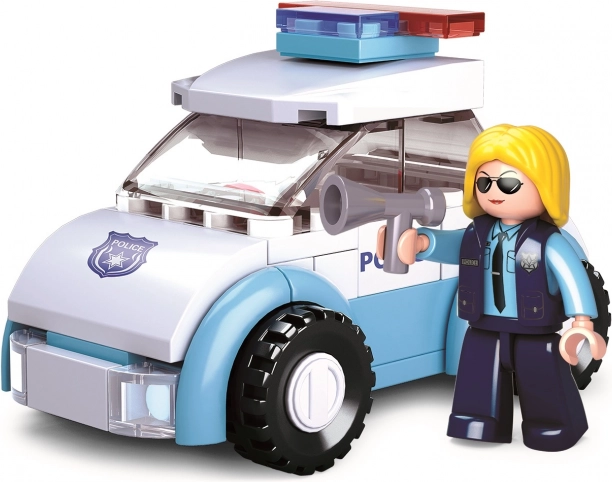 Rendőrnő járművel a Slubantól