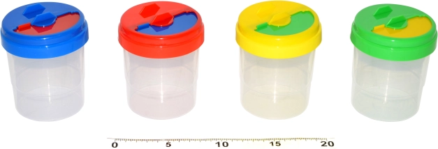 Vizes pohár szivárgásmentes tetővel képzőművészeti technikákhoz