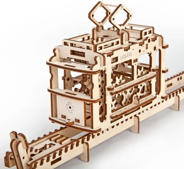 Ugears kabinos felvonó pályával – 3D fa mechanikus kirakó