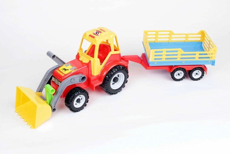 Rakodóval és utánfutóval felszerelt traktor - 084-es modell