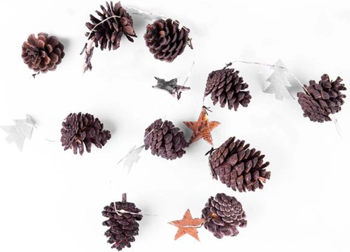 Karácsonyi fényfüzér időzítővel, 10 LED – tobozok, csillagok és fenyőfák