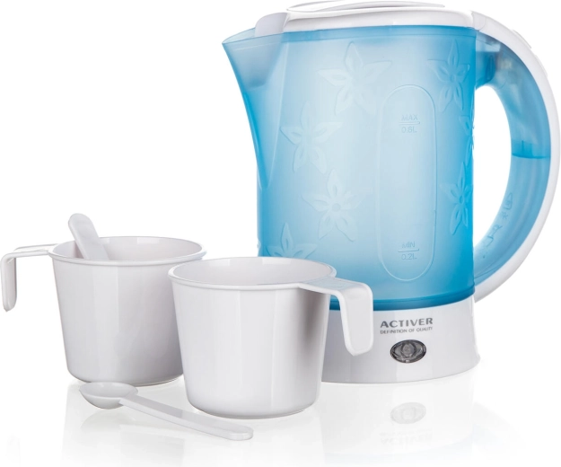 Utazó vízforraló 0,6 l csészékkel és kanalakkal