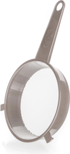 PRAKTIS konyhai szűrő 16 cm, nyéllel, latte