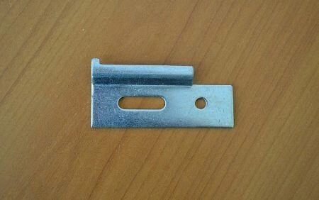 Akasztó állító rúdhz L alakú konyhabútor felakasztásához, acél