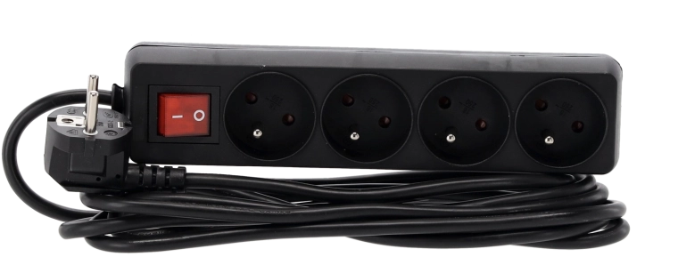 Túlfeszültség-védett hosszabbító kapcsolóval, 4 aljzat, 3 m, fekete