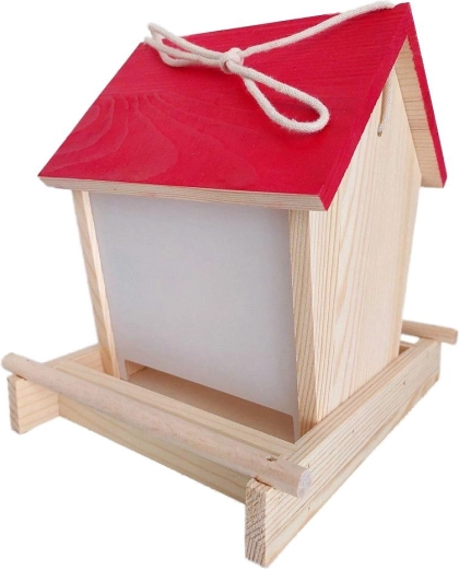 Madáretető fenyőfából készült tetővel