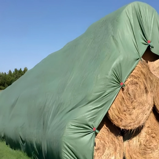 Védő nem szőtt textília (flíz) széna- és szalmakazlak letakarásához 7,6 × 12,5 m, 120 g/m² - 1 db