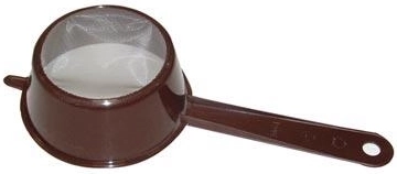 Műanyag szűrő nyéllel 10 cm – színmix