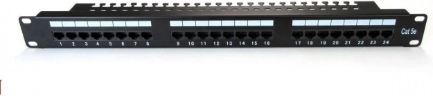 19" patch panel 24 porttal, kat. 5e, fekete