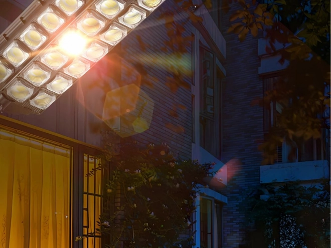 Napelemes LED utcai lámpa távirányítóval