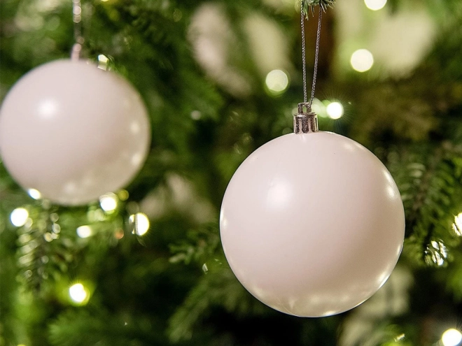 Műanyag karácsonyi díszek fehérben, csillámos és sima