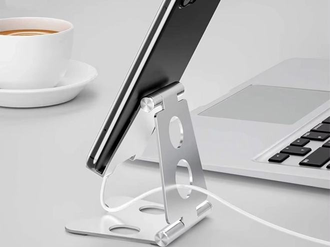 Kov- és csúszásgátló állvány telefonhoz és tablethez