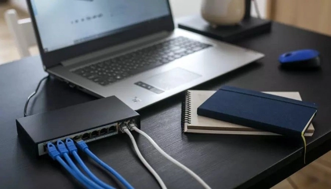 Extralink Perses 10-portos PoE kapcsoló monitorozáshoz