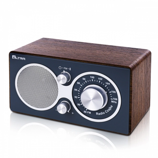Bluetooth rádió szürke fa házban