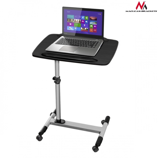 Laptop és projektor állvány kerekeken