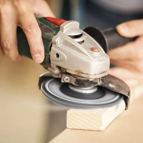 Kompatibilis 125 mm-es sarokcsiszolóval