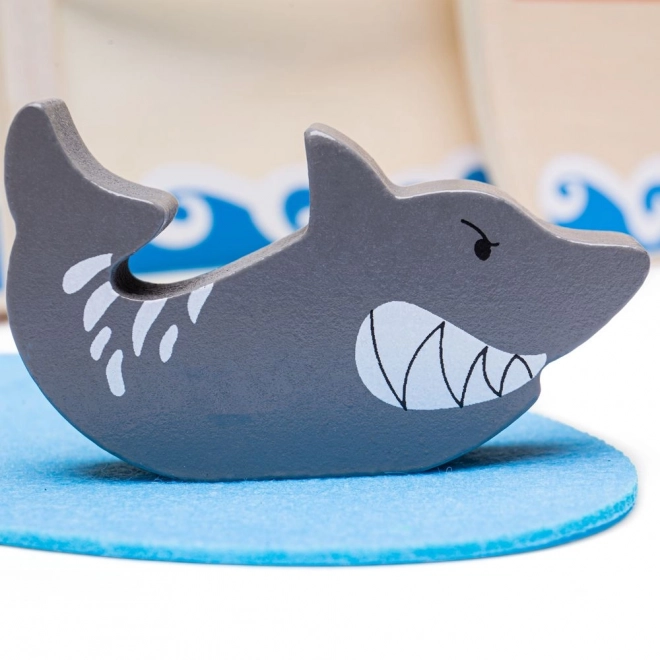 Fából készült kalózhajó kiegészítőkkel a Bigjigs Toys-tól