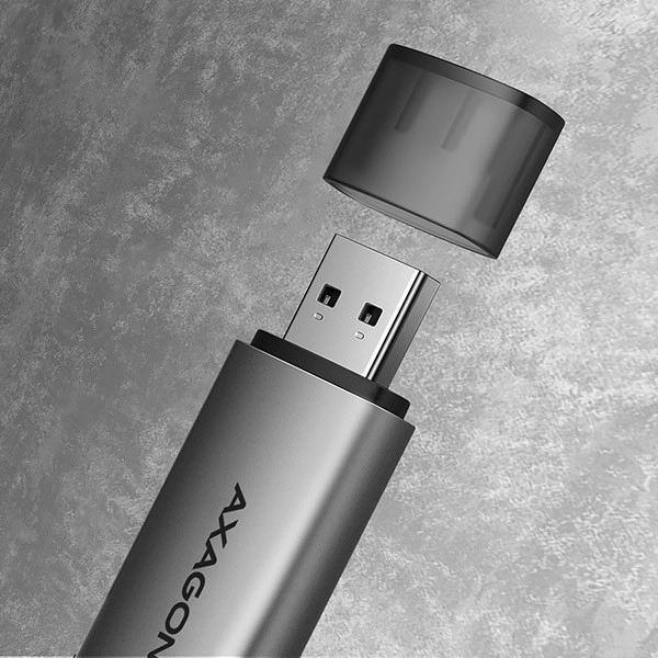 Multifunkciós kártyaolvasó USB-C és USB-A csatlakozókkal