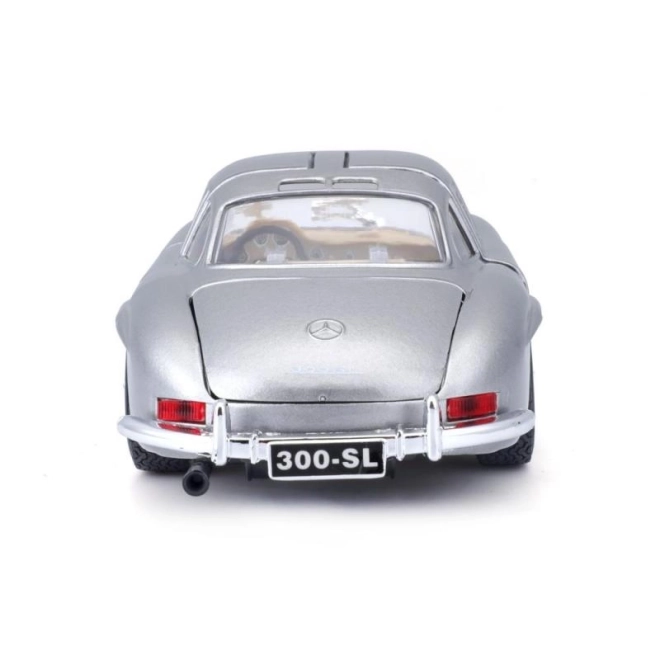 Mercedes-Benz 300SL ezüst modellautó 1:24 méretarányban