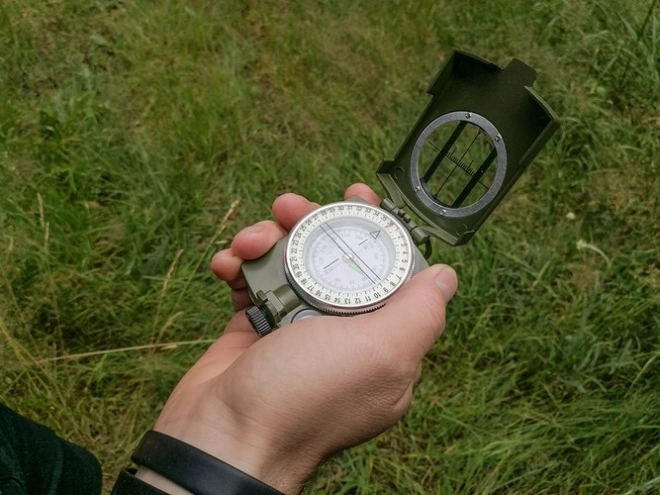 Katonai iránytű kültéri navigációhoz