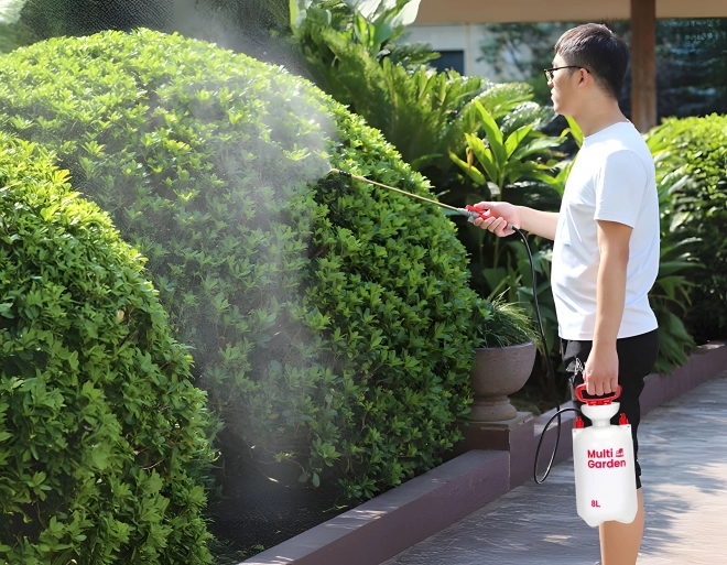 Kertészeti nyomáspermetező MultiGarden 8L