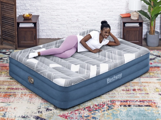 Kényelmes Bestway 2s Queen matrac 203x152x36cm beépített pumpával 6712Y