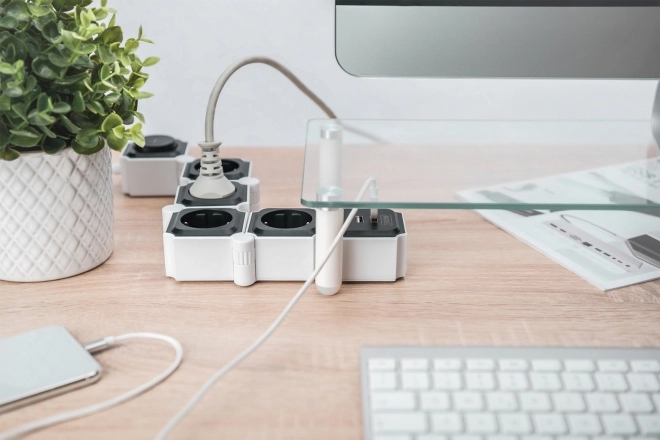 Rugalmas irodai áramelosztó 4 aljzattal és 2 USB porttal