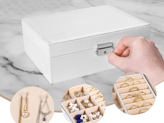 Elegáns fehér ékszerdoboz kulccsal