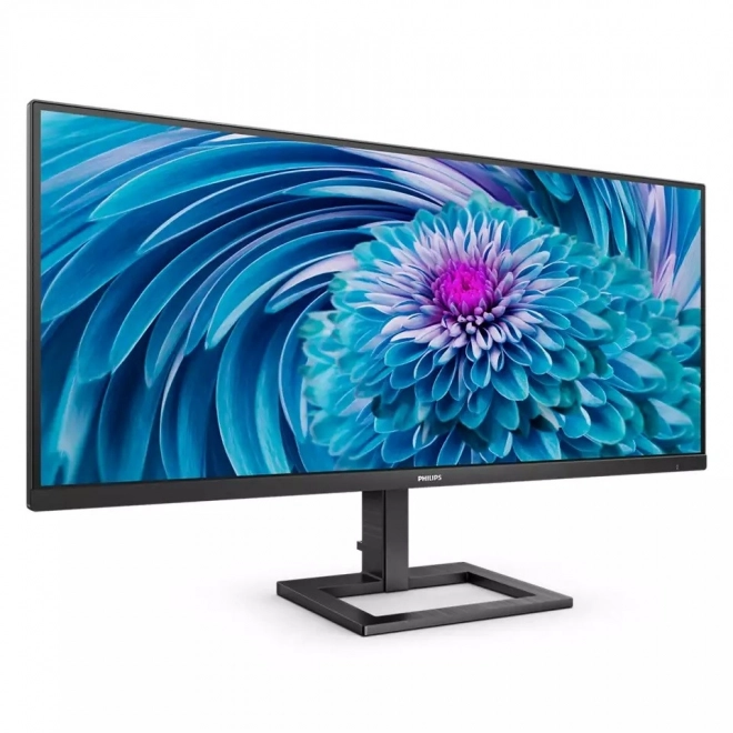 34 hüvelykes VA monitor HDMI, DP, USB-C, hangszórókkal