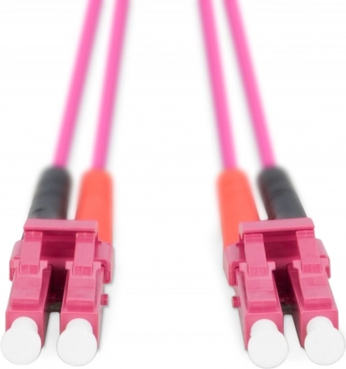 Gyors és megbízható átvitel az OM4-nek köszönhetően