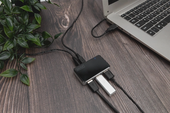 4 portos USB 2.0 hub aktív fekete-ezüst