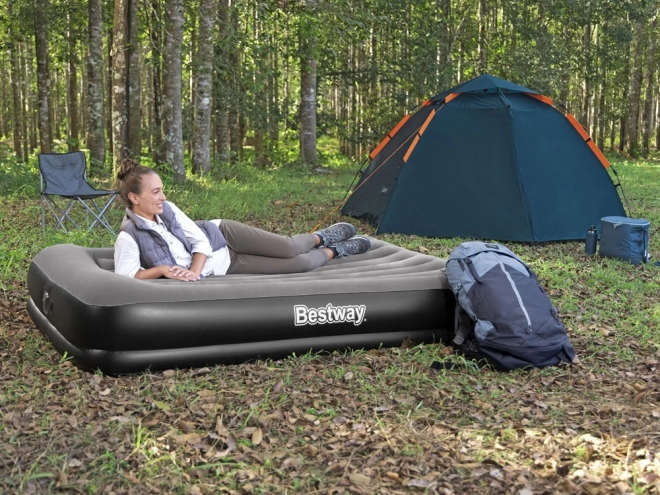 Kényelmes Tritech matrac USB pumpával