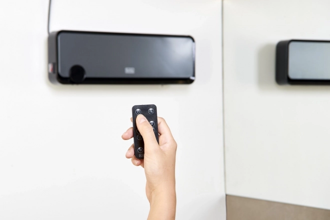 Kerámia falra szerelhető hősugárzó Black+Decker