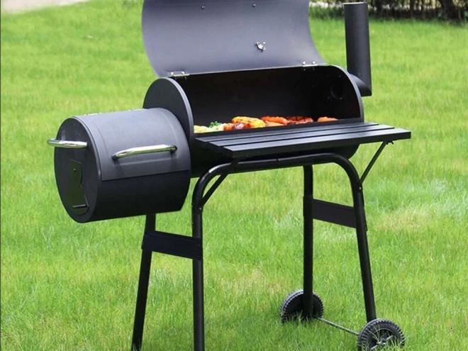 Kerti grill faszénnel és füstölővel, kerekekkel