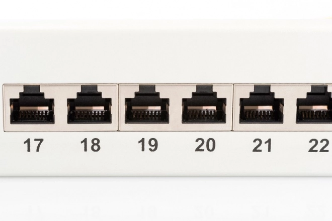 Patch Panel 24 portos DIGITUS 19 hüvelykes szekrényhez szürke