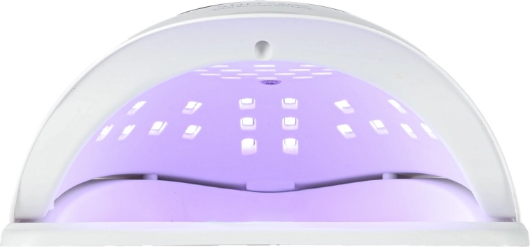 Gyors és egyenletes kikeményítés 45 LED-nek köszönhetően