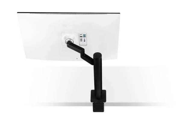 32 colos 4K UHD HDR Monitor FreeSync támogatással